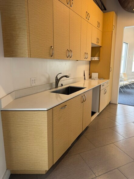 More Photos Of 495 N Old Newport Blvd, Newport Beach Medical For Lease