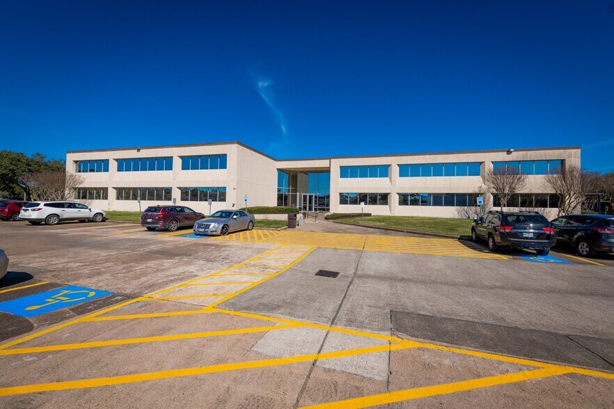 More Photos Of 2222 Bay Area Blvd, Houston Office For Lease