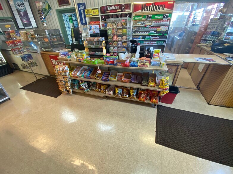 More Photos Of 709 S Broad St, Brooksville Service Station For Sale