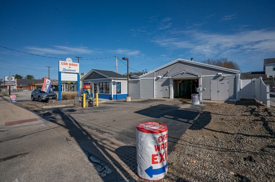 More Photos Of 595 Lafayette Rd, Hampton Freestanding For Sale