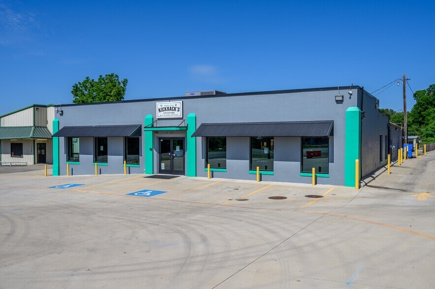 More Photos Of 1721 S Armstrong Ave, Denison Restaurant For Sale