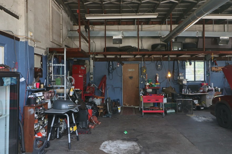 More Photos Of 1335 Harding Hwy, Richland Auto Repair For Sale