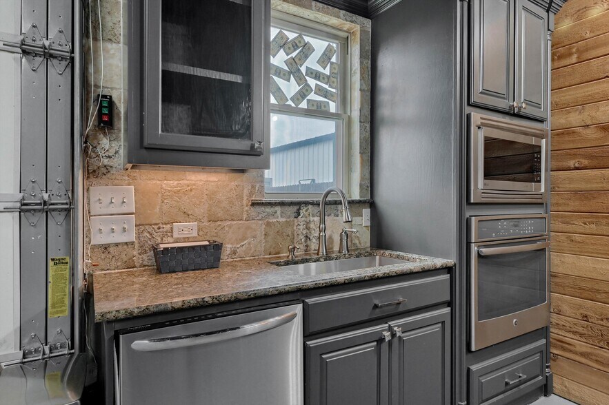 More Photos Of 9517 Collinsville fwy, Collinsville Industrial For Sale