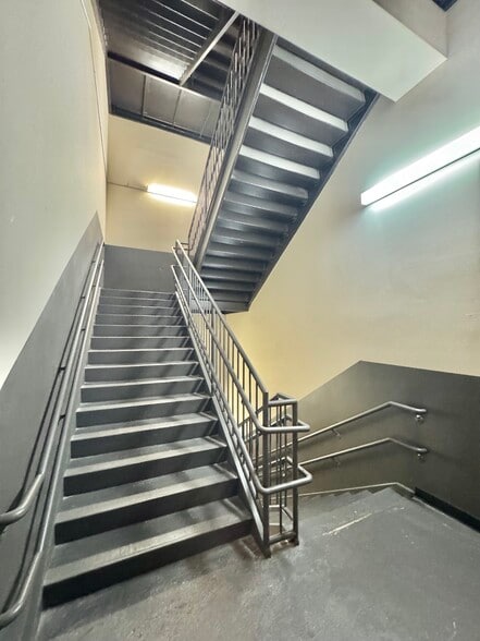 More Photos Of 251-73 Jericho Tpke, Bellerose Office For Sale