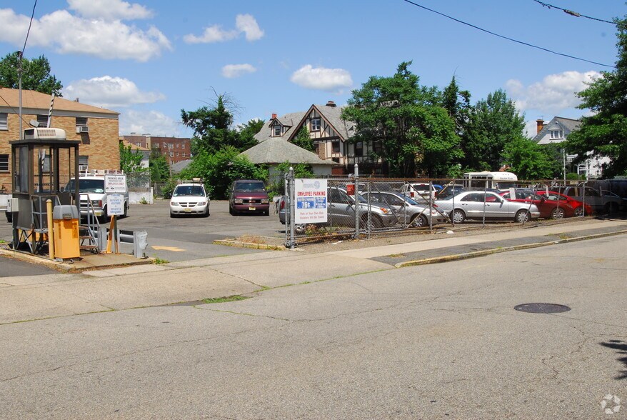 More Photos Of 680 Broadway, Paterson Hospital For Lease