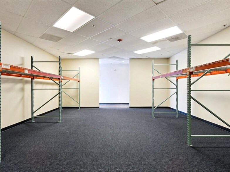 More Photos Of 2350 Sycamore Rd, Dekalb Freestanding For Lease