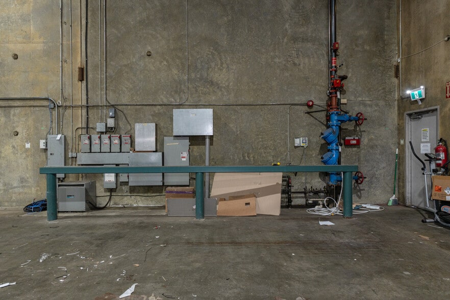 More Photos Of 1638 Foster's Way, Delta Warehouse For Lease