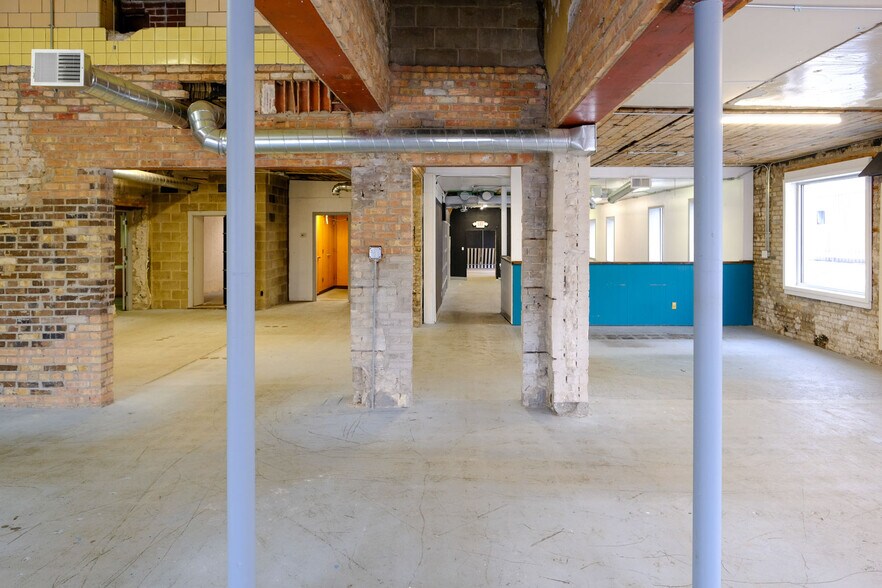 More Photos Of 408 W Main St, Benton Harbor Freestanding For Lease