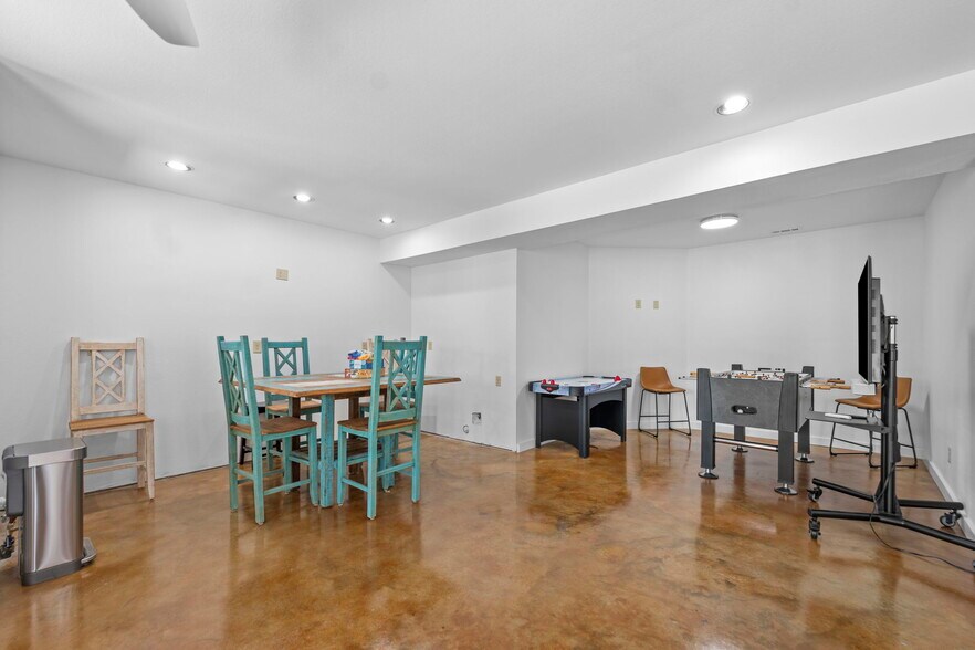 More Photos Of 18649 & 18645 Saddle Shop Ln, Springdale Lodge Meeting Hall For Sale