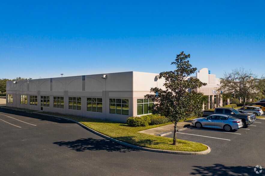 More Photos Of 4015-4037 Crescent Park Dr, Riverview Flex For Lease