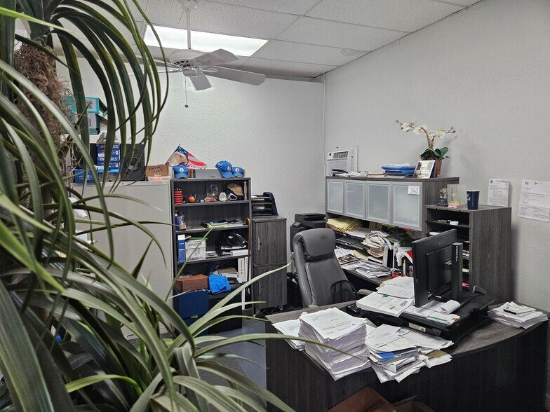 More Photos Of 27900 Industrial St, Bonita Springs Warehouse For Sale