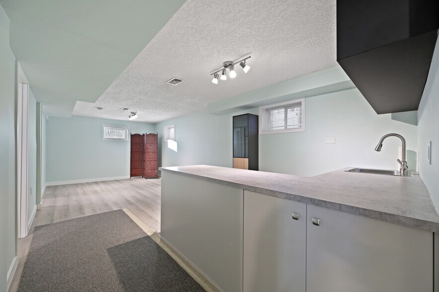 More Photos Of 132 17 Avenue NW, Calgary Office For Sale