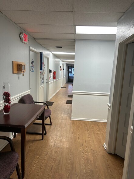 More Photos Of 1420 N Austin St, Seguin Office For Lease