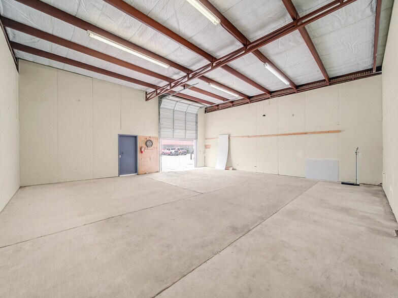 More Photos Of 2424 Lacy Ln, Carrollton Showroom For Sale