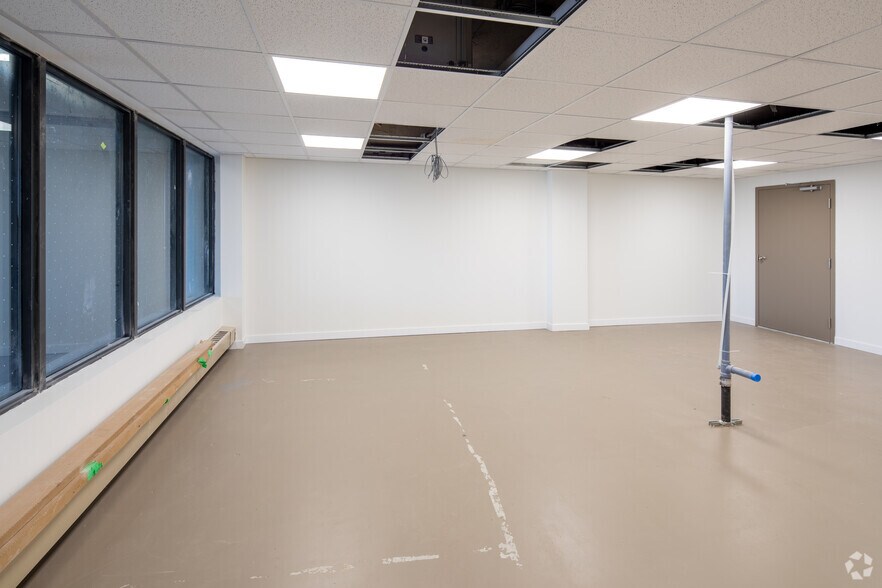 More Photos Of 621 Sheppard Ave E, Toronto Storefront Retail Residential For Lease