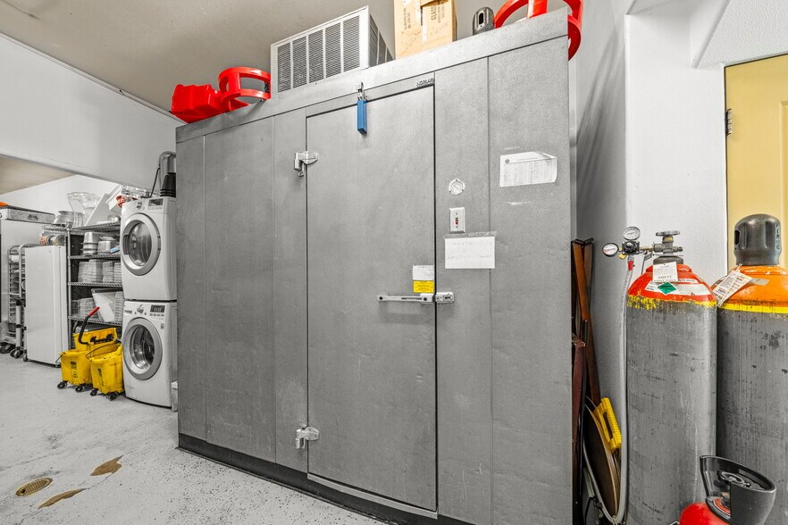 More Photos Of 701 E 2nd Ave, Durango Showroom For Lease