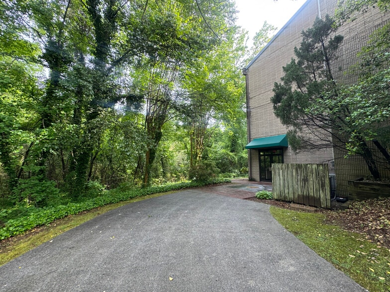 More Photos Of 3066 Mercer University Dr, Chamblee Office For Sale