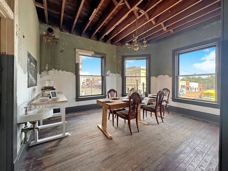 More Photos Of 200 S 3rd St, Leesville Hospitality For Sale