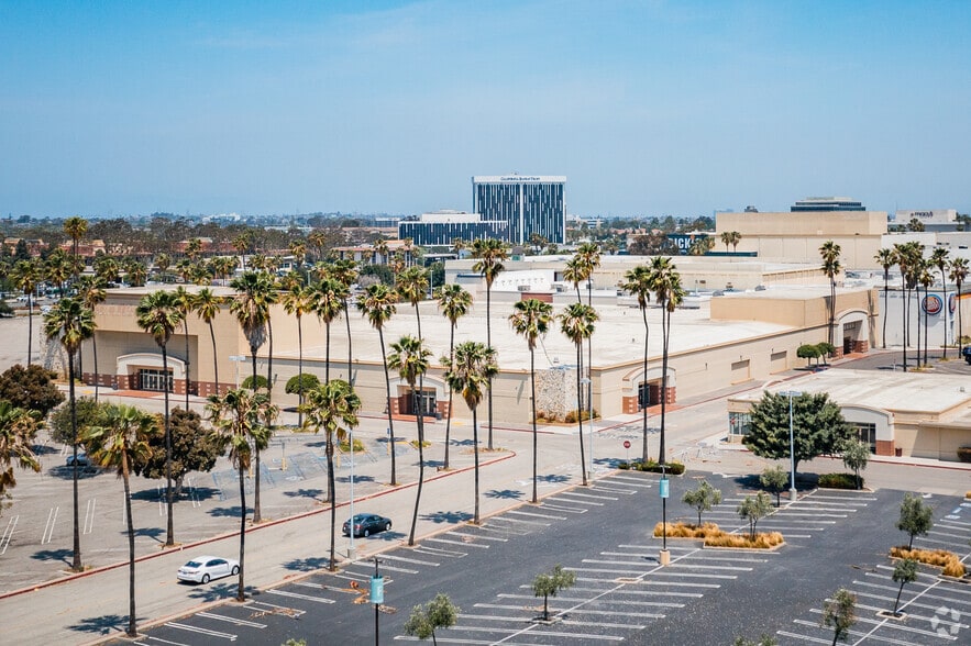 More Photos Of 21712 Hawthorne Blvd, Torrance General Retail For Lease