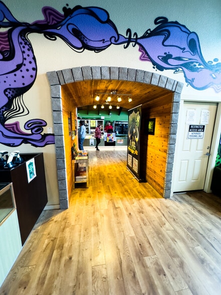 More Photos Of 11850 N Center Ave, Portland Storefront For Sale