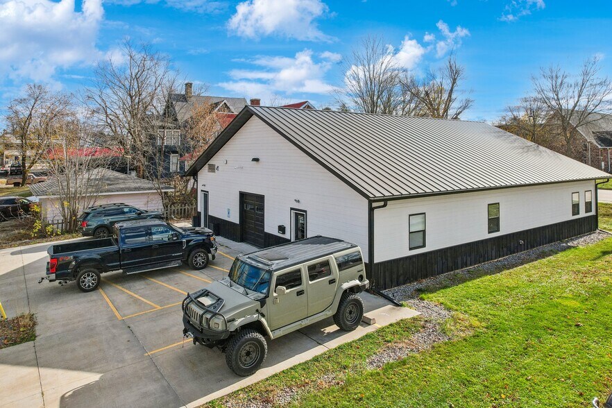 More Photos Of 613 Broadway, Wisconsin Dells Loft Creative Space For Sale