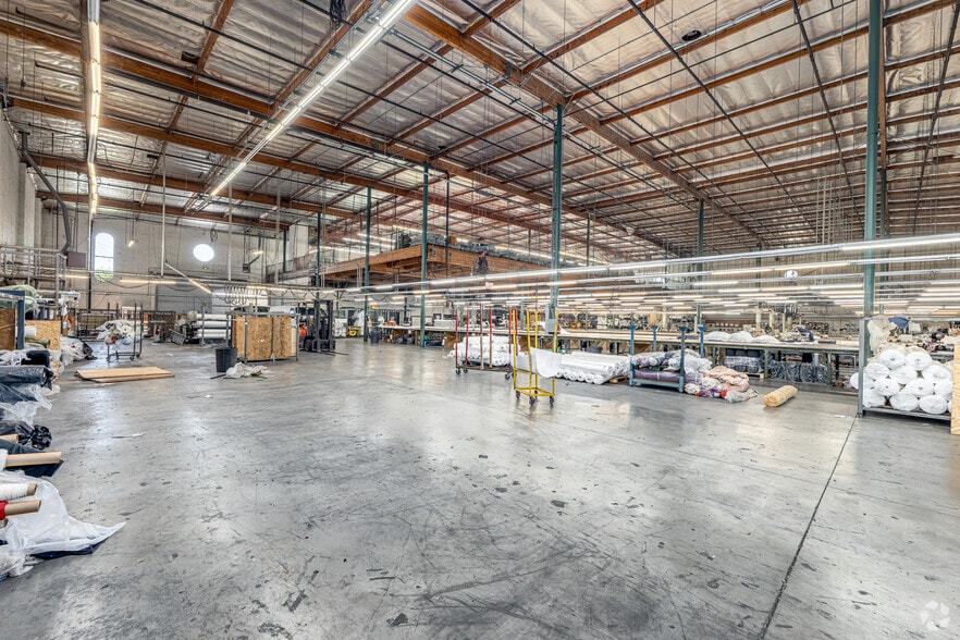 More Photos Of 5801 S Alameda St, Los Angeles Manufacturing For Sale