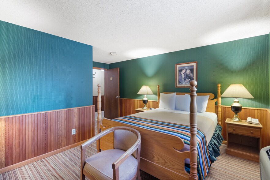 More Photos Of 4712 220th Trl, Amana Hotel For Sale