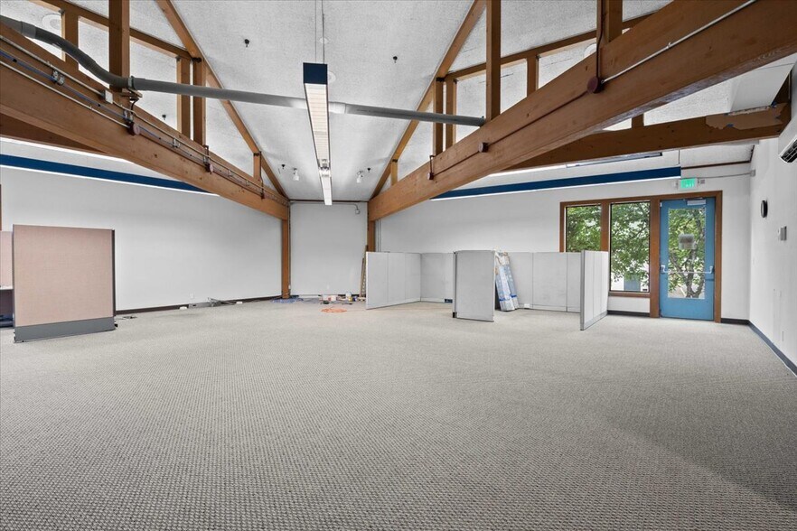 More Photos Of 1390 Waverly Dr SE, Albany Medical For Lease