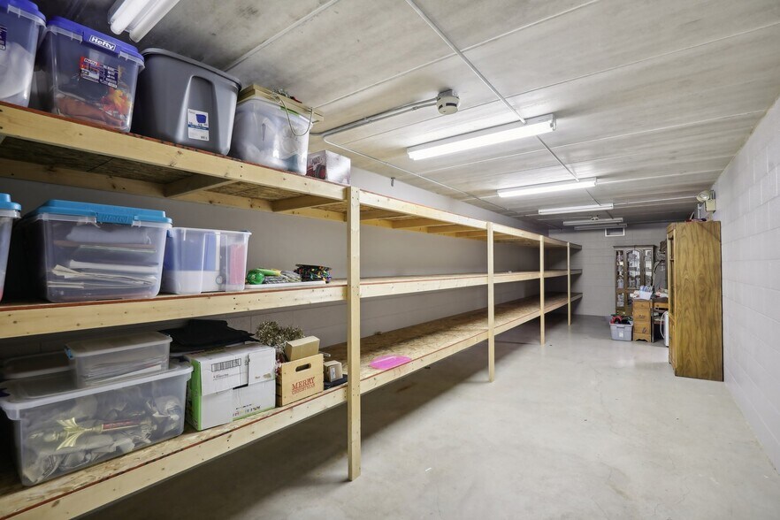 More Photos Of 101 Jones St, Barneveld General Retail For Sale