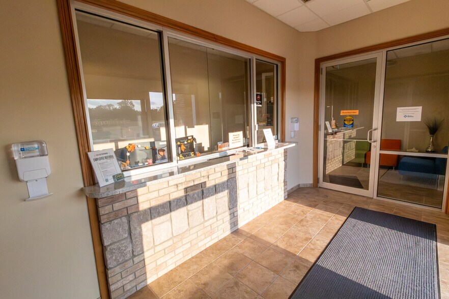 More Photos Of 2809 Commercial Rd, Huntington Office For Sale