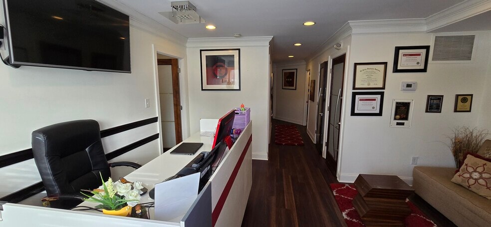 More Photos Of 7201-7211 Hanover Pky, Greenbelt Office Residential For Lease