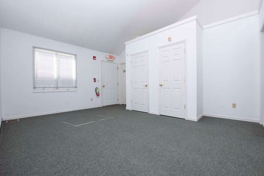 More Photos Of 17-19 S Main St, Manville Loft Creative Space For Lease