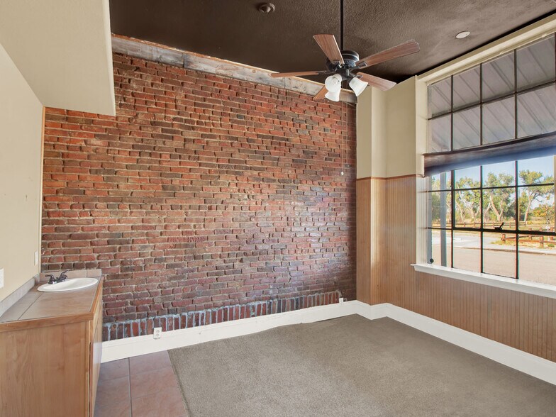 More Photos Of 350 W Front St, Byers Freestanding For Sale