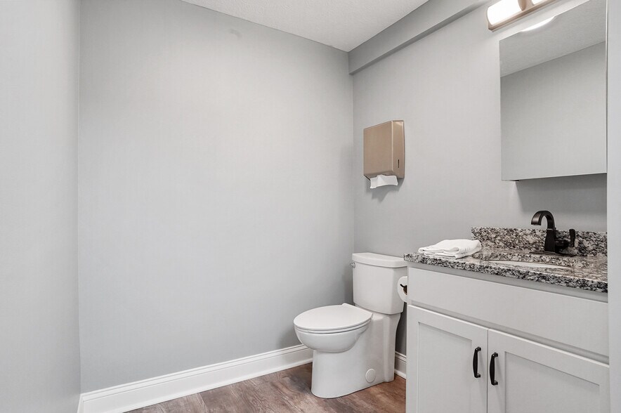 More Photos Of 1337 Commerce Dr, Stow Warehouse For Sale