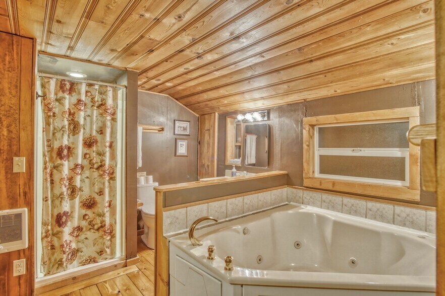 More Photos Of 140 Main St, Greer Specialty For Sale