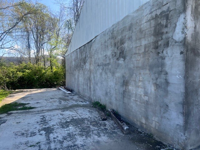 More Photos Of 211 Swans Ln, Saint Albans Industrial For Sale