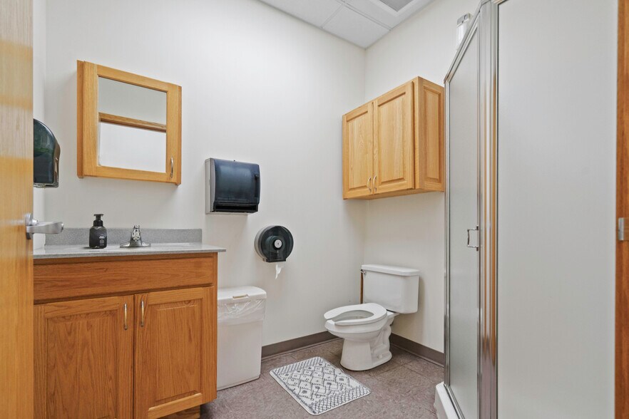 More Photos Of 1674 N Industrial Ave, Ottawa Manufacturing For Sale