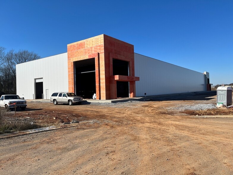 More Photos Of 111 Kapsia Way, Clarksville Warehouse For Sale