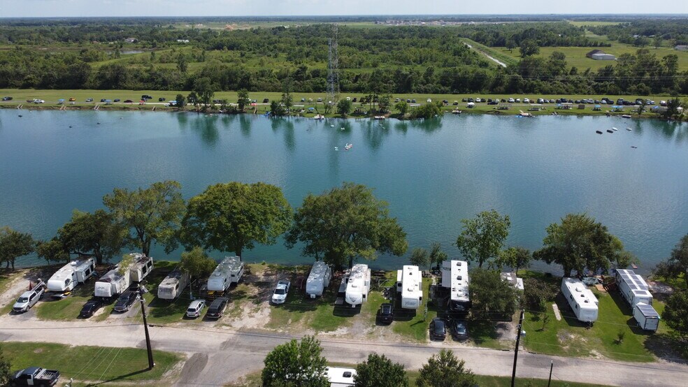 More Photos Of 19230 Morris Ave, Manvel Trailer Camper Park For Sale