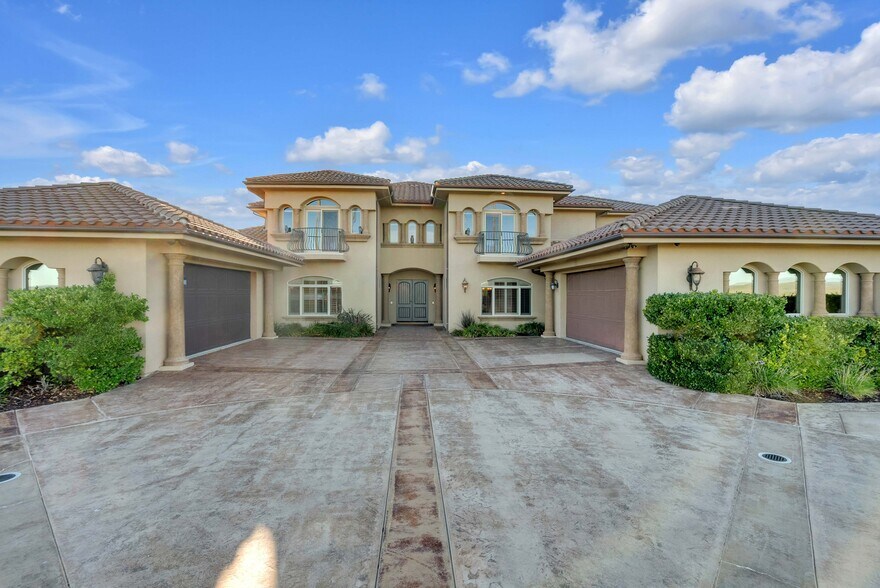 More Photos Of 1990 46, Shandon Land For Sale