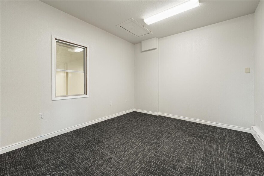 More Photos Of 3408 International St, Fairbanks Warehouse For Lease