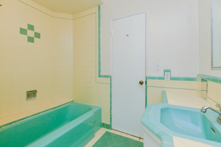 More Photos Of 3520-3530 W 5th St, Los Angeles Apartments For Sale