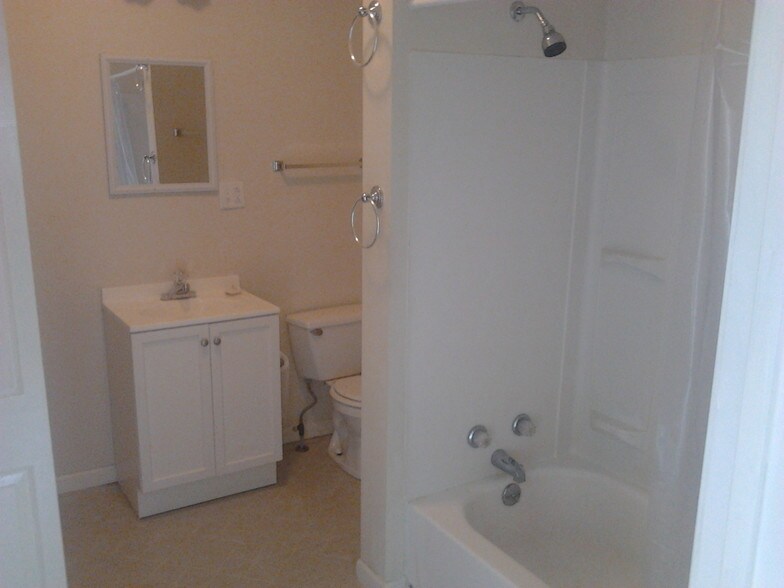 More Photos Of 637 S Fares Ave, Evansville Specialty For Sale