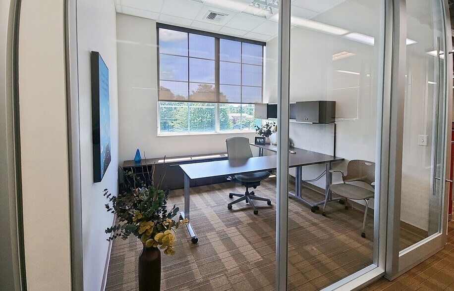 More Photos Of 5547 Veterans Pky, Columbus Coworking Space