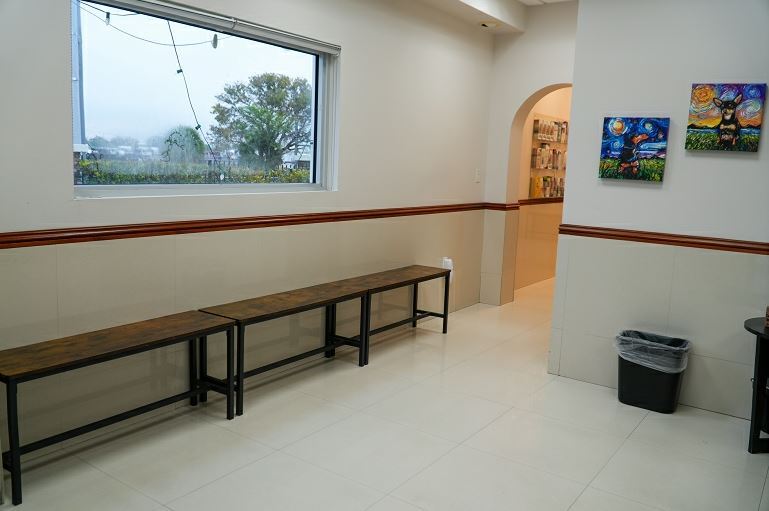 More Photos Of 9400 NW 58th St, Miami Veterinarian Kennel For Lease