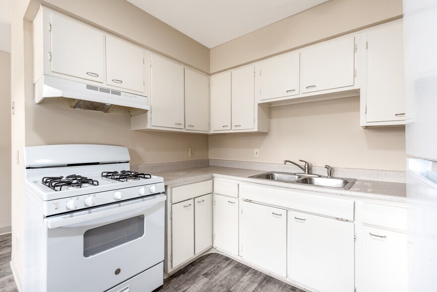 More Photos Of 1001-1003 Vincent Ct, Lansing Apartments For Sale