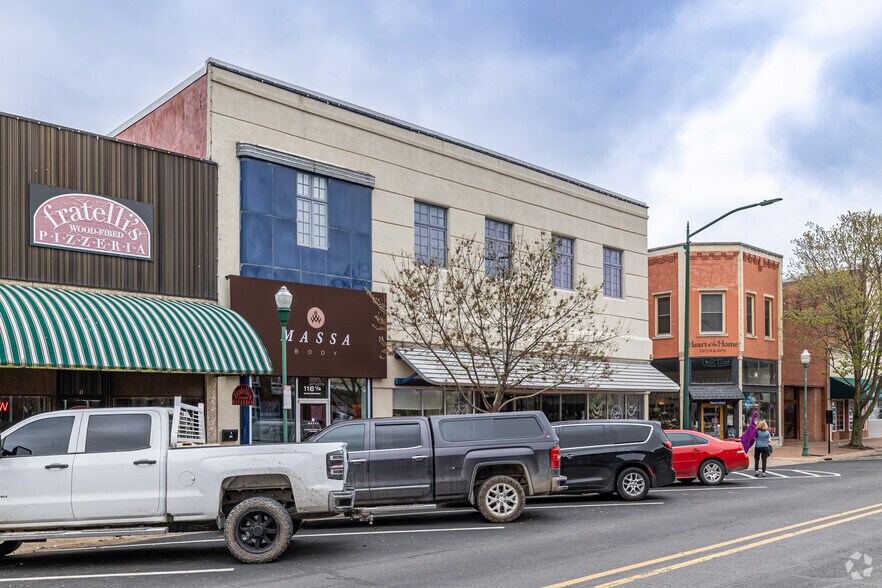 More Photos Of 116 S Broadway St, Siloam Springs Storefront Retail Residential For Lease