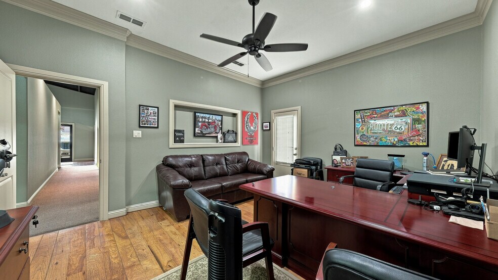 More Photos Of 207 Eastridge Rd, Granbury General Retail For Sale
