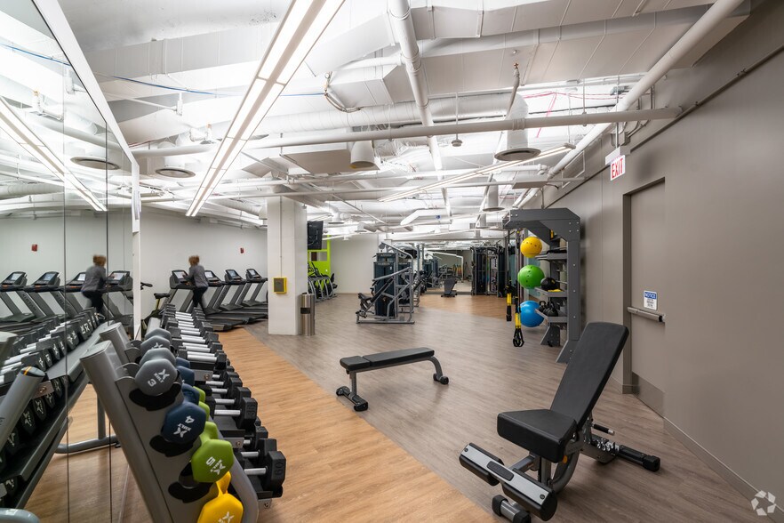 More Photos Of 10 N Martingale Rd, Schaumburg Coworking Space