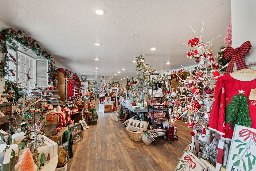 More Photos Of 1521 Willms Rd, Elk Lodge Meeting Hall For Sale